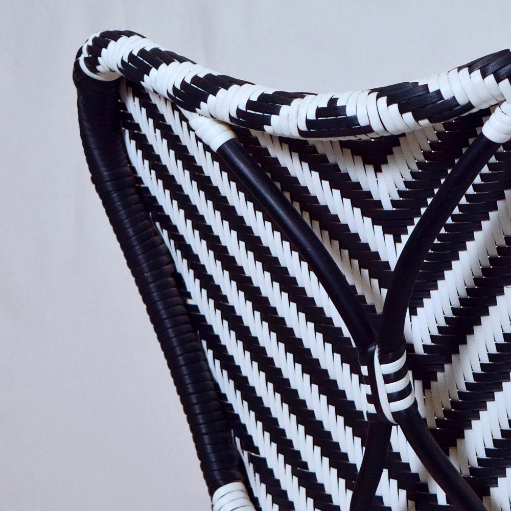 Silla Bistro Mariposa Negro y Blanco - detalle tejido chevron respaldo
