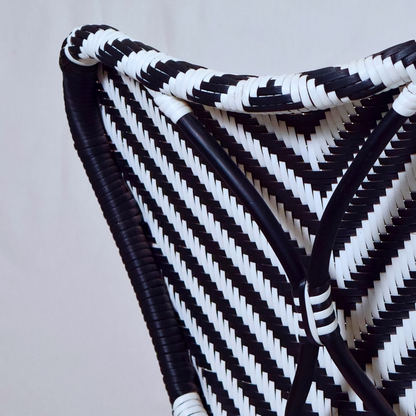 Silla Bistro Mariposa Negro y Blanco - detalle tejido chevron respaldo