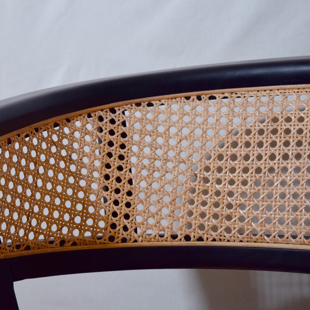 Silla Comedor Teka Negro Rattan - detalle tejido macro